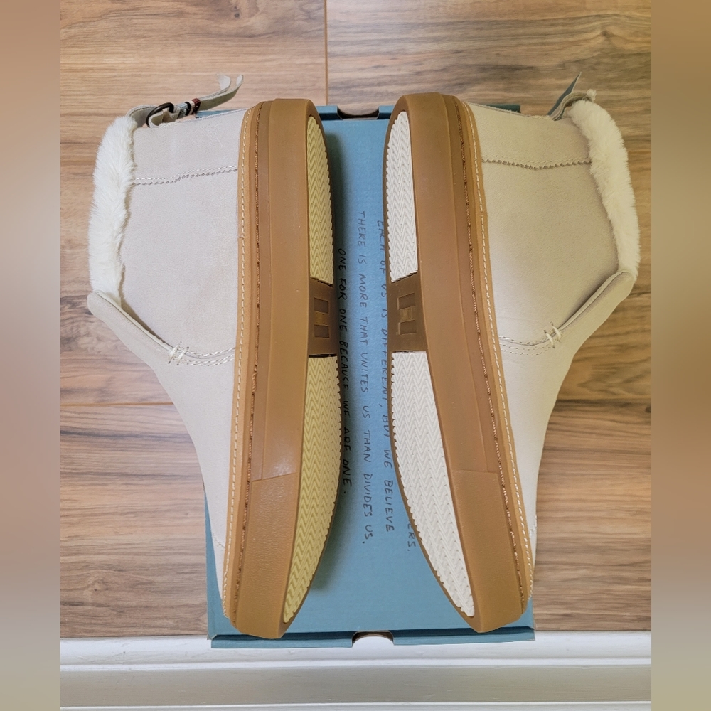 TOMS Women's Paxton Mid Top Boots Cream Suede with Faux Fur Size 8 - Picture 6 of 12